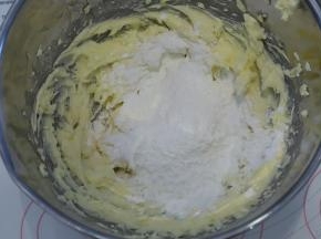 再加入玉米淀粉