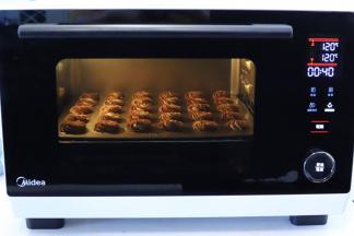 放入装有曲奇的烤盘