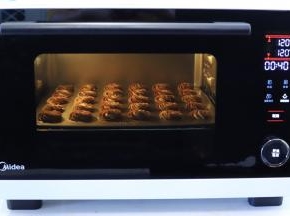 放入装有曲奇的烤盘