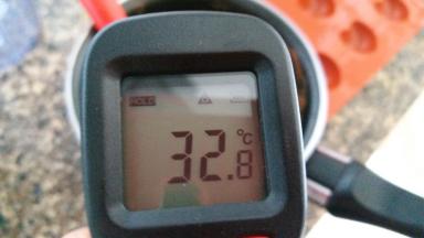 然后室温冷却到35度左右