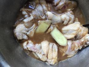 加入姜片腌制1小时左右