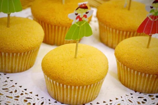 海绵纸杯蛋糕