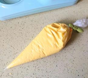 5:将面糊装入裱花袋