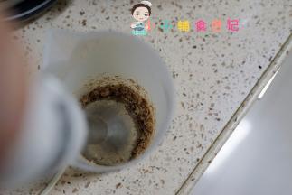 放入料理机内，我是料理棒所以肉不是很多也可以打如果你的料理机很大，那肉要加倍做哦