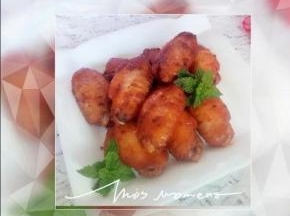 大约再过10分钟左右取出再这么处理一次 ，放回烤箱继续烤制10分钟就可以了。