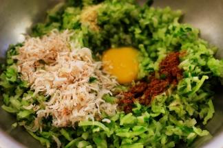 这个时候加入淡干虾皮。