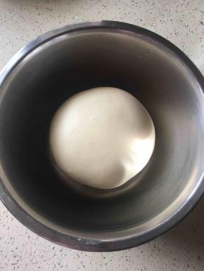 取出面团开始一发   发酵箱温度28   湿度百分之80 的环境下发酵