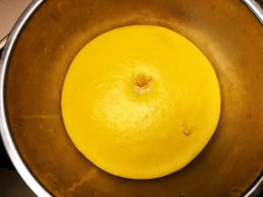 发自两倍大，手指沾点面粉戳个小洞，不回缩即可。