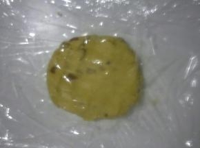 整理成团上下盖保鲜膜放冰箱冷藏30分钟
