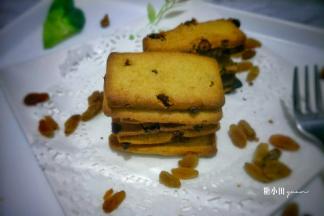 刚烤出来会有点软，凉透后就成形啦，装盘