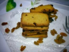 刚烤出来会有点软，凉透后就成形啦，装盘