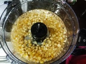 放入料理机里，加上适合水