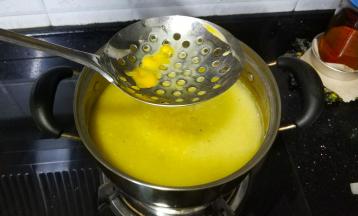 关火，过筛蛋液搅拌均匀即可