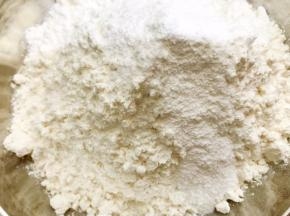 低粉和泡打粉混合均匀