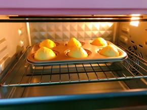 烘烤过程中，可爱的小肚肚鼓起来啦