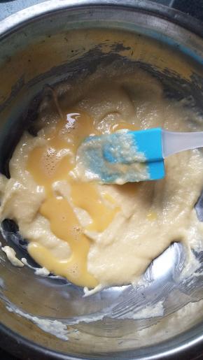 加入15ml蛋液，搅拌均匀。