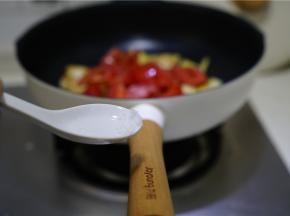 加少许的细盐调味。