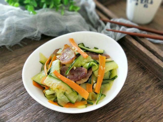黄瓜炒腊肠
