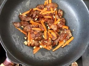 翻炒片刻