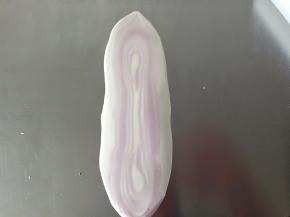 13.用擀面杖擀开，正反两面都擀一下
