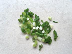 葱切碎末备用