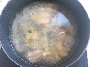 加入适量的水，水的用量可以根据自己喜欢的添加
