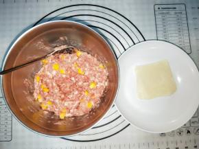 这是小号的馄饨皮，大号的请自主切成你想要的大小