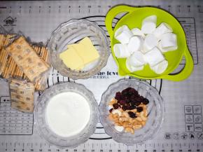 苏打饼可选奶盐味，原味，香葱味配花生。