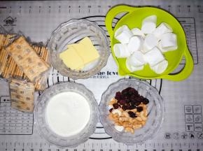 苏打饼可选奶盐味，原味，香葱味配花生。