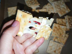 抹好，牛扎馅刚刚凉，掰一块试试