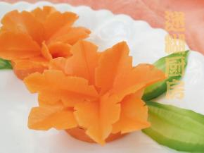 然后用上边说过的方法组装成一朵漂亮的胡萝卜花