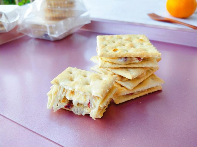 蔓越莓奶盐牛轧饼