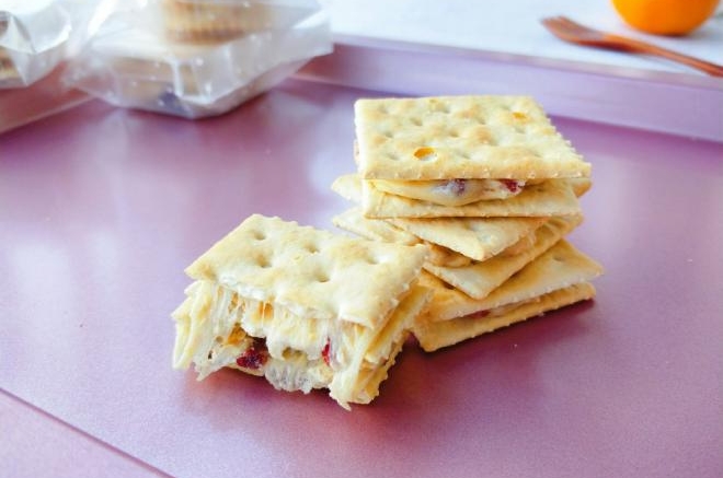 蔓越莓奶盐牛轧饼