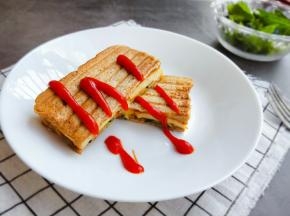 面包温暖时密封保存，保温3天或切片冷冻保存一个月。