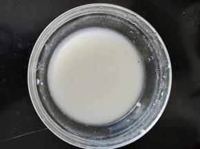 10克面粉，加入110克清水，搅打均匀。