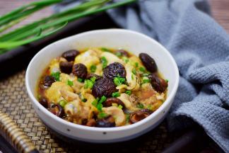 出锅撒上葱花即可
