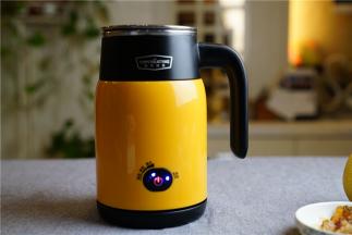 然后选择煮水模式进行烹饪至桃胶参果茶完成，完成这后焖一下。让食材更出味。