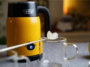 然后再加入冰糖及适量的枸杞调味点缀就可以。