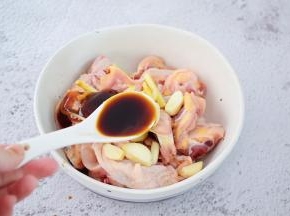 加入味极鲜酱油