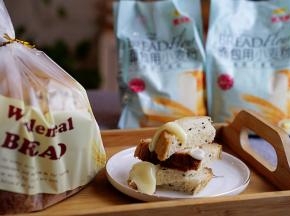 甜度不是太够，配上一点炼乳或是果酱就很不错哦。