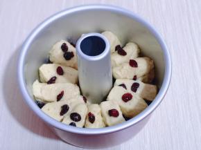 竖着摆放在中空蛋糕模具中！