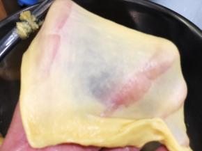 揉至完全扩展阶段，能拉出漂亮的手套膜。