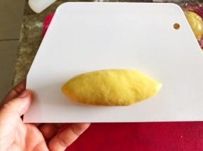 收口朝下。