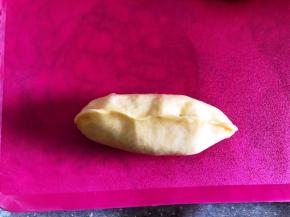 卷出橄榄形，收口。