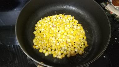 守粟米粒聚在一起