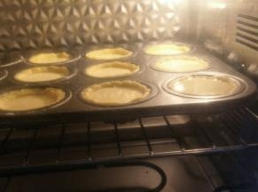 放入预热好的烤箱，约烤20分钟左右