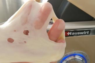 大概8-10分钟左右，可以拉出这样的膜。