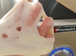 大概8-10分钟左右，可以拉出这样的膜。