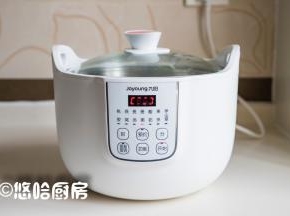 选择炖锅的煲粥功能，按默认时间就行，全程不用看管。