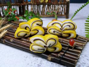 宝贝一口气吃两个！